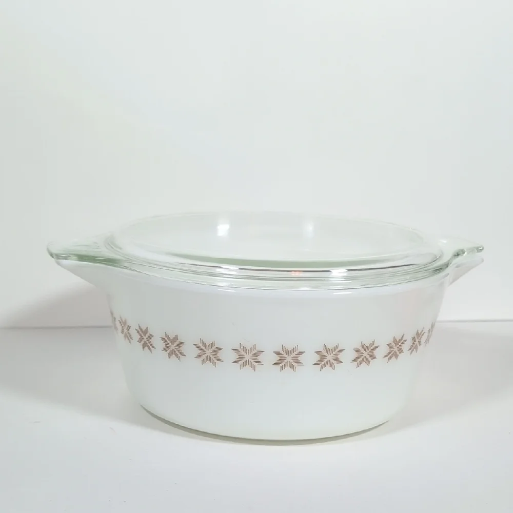 Pyrex Town and Country Star Pattern Casserole Dish with Lid
